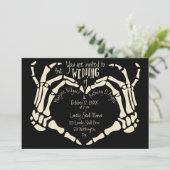 Herz geformt Skeleton Hände Creepy Goth Wedding Einladung (Stehend Vorderseite)