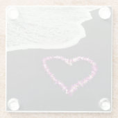 Herz-geformte Leu auf schwarzem Sand-Strand Glasuntersetzer (Rückseite)