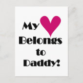 Herz gehört zu Daddy Tshirts und Geschenke Postkarte (Vorderseite)