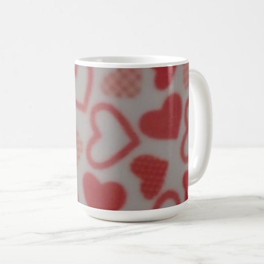Herz gemusteter Becher anders als andere Kaffeetasse (VorderseiteRechts)