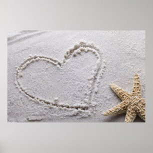 Herz Gezeichnet in Sand at Beach w Starfish Templa Poster