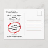 Herz im Sandstrand speichern Sie die Datumskarten Einladungspostkarte (Rückseite)