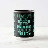 Herz in den 50er Jahren Zweifarbige Tasse (Mittel)