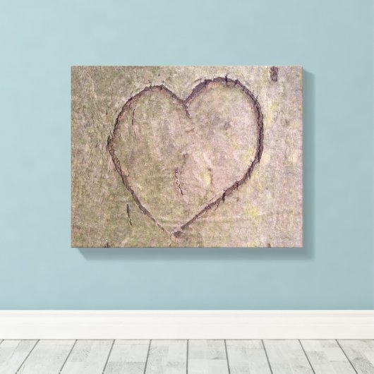 Herz in einem Baum gemeißelt Leinwanddruck (Insitu (Holzboden))
