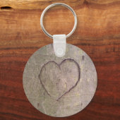 Herz in einem Baum gemeißelt Schlüsselanhänger (Vorderseite)