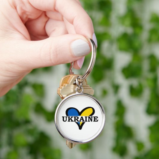 Herz in ukrainischen Flaggenfarben. Ukraine Schlüsselanhänger (Hand)