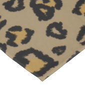 Herz-Leopard Muster in natürlichen Farben Tischdecke (Schrägansicht)