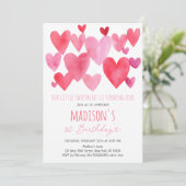 Herz Little Sweetheart erster Geburtstag Einladung (Stehend Vorderseite)