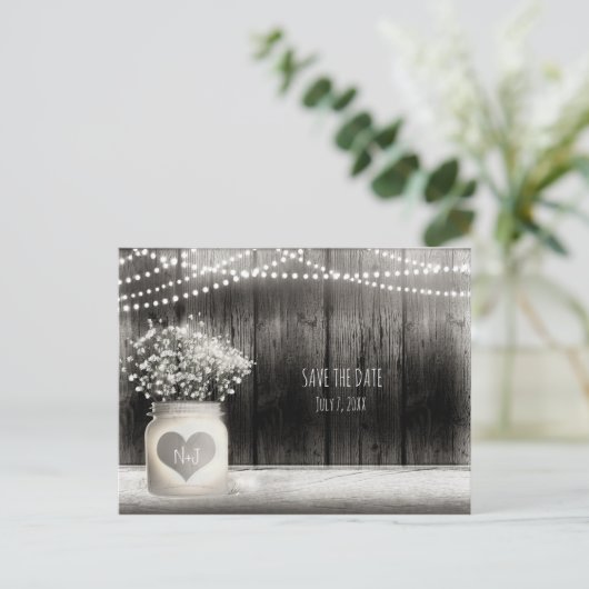 Herz Mason Jar & Gipskraut Rustikale Rett Datum Ankündigungspostkarte (Stehend Vorderseite)