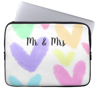 Herz minimalistischer Textstil Hochzeit Mr & Mrs c Laptopschutzhülle