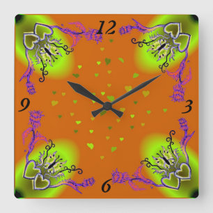 Herz mit Blume und Schmetterling im Tattoo-Stil Quadratische Wanduhr
