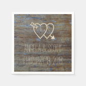 Herz mit Initialen Rustikale Holzhochzeit Serviette (Vorderseite)