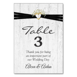 Herz mit schwarzem Band auf weißem Holz Tischnummer