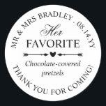 Herz Pfeile ihre Lieblings-Hochzeit Candy Gefallen Runder Aufkleber<br><div class="desc">Personalisiert ihre Lieblings-Hochzeitskandy-Aufkleber für Ihre Hochzeitstaschen Leckerei, die Sie Ihren Gästen geben, als ein Dankeschön für die Teilnahme an Ihrer Hochzeit! In gebogenem Text, fügen Sie Ihre Namen, Hochzeitstag, und ein Dankeschön. Schreiben Sie den Typ der Leckerei, die der Beutel oder das Packstück enthält. Schwarz/Weiß Ihre Lieblings-Hochzeitsaufkleber verfügen über einen...</div>