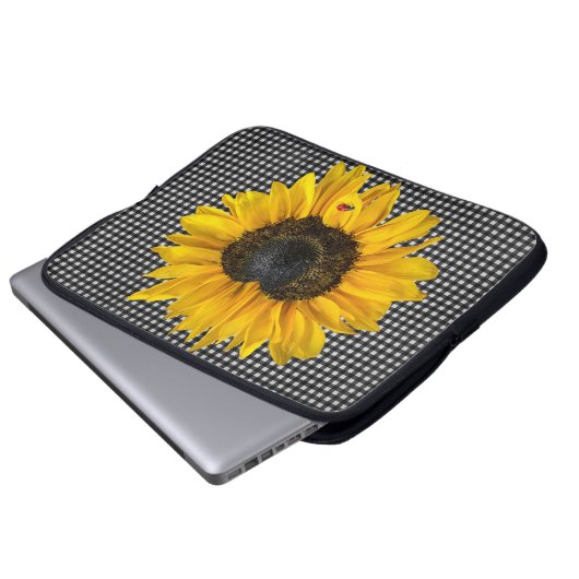 Herz Sonnenblumen und Ladybug auf Gingham Laptopschutzhülle (Vorne Knopf)