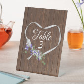 Herz und Blume der Band auf Stallholz Sockelschild (In Situ)