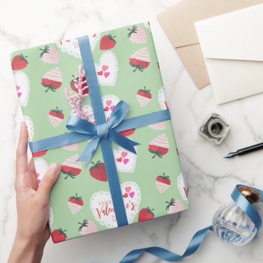 Herz und Erdbeeren Frohes Valentinstag Geschenkpapier (Schenken)
