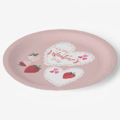 Herz und Erdbeeren Happy Valentines Day Pappteller (Schrägansicht)