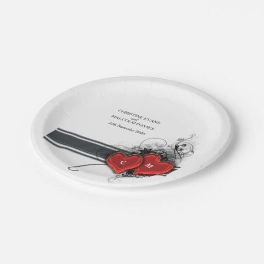 Herz und Rollen Pappteller (Schrägansicht)