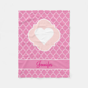 Herz-weißes Silhouette-Rosa Quatrefoil mit Namen Fleecedecke