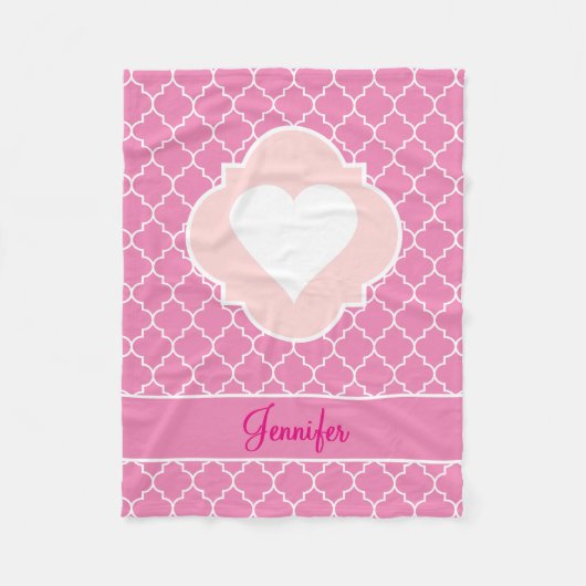 Herz-weißes Silhouette-Rosa Quatrefoil mit Namen Fleecedecke (Vorderseite)