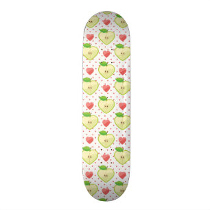Herzäpfel mit rosa Tupfen und Herzen Skateboard