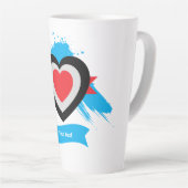 Herzdesign mit anpassbarem Text Milchtasse (Rechte Ecke)