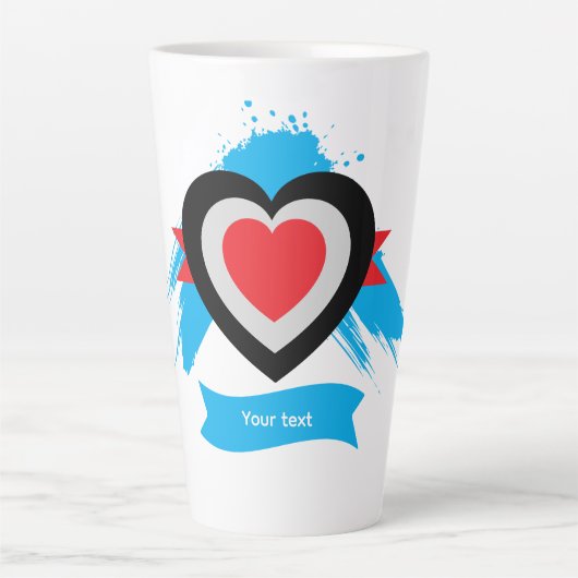 Herzdesign mit anpassbarem Text Milchtasse (Vorderseite)