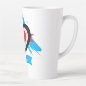 Herzdesign mit anpassbarem Text Milchtasse (Rechts)