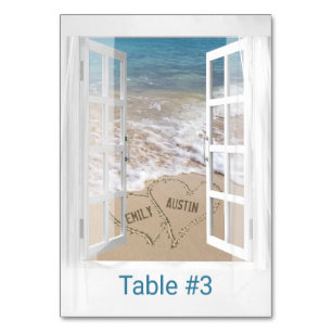 Herzen am Strand im Fenster Tischnummer