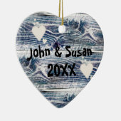 Herzen auf Holz, Frohe Festtage Keramik Ornament (Rechts)