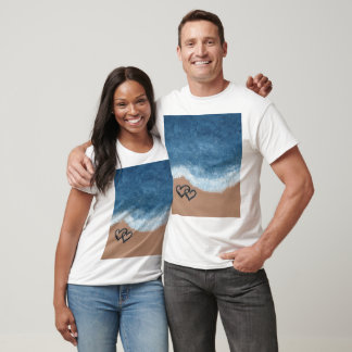 Herzen im Sand am Ozean T-Shirt