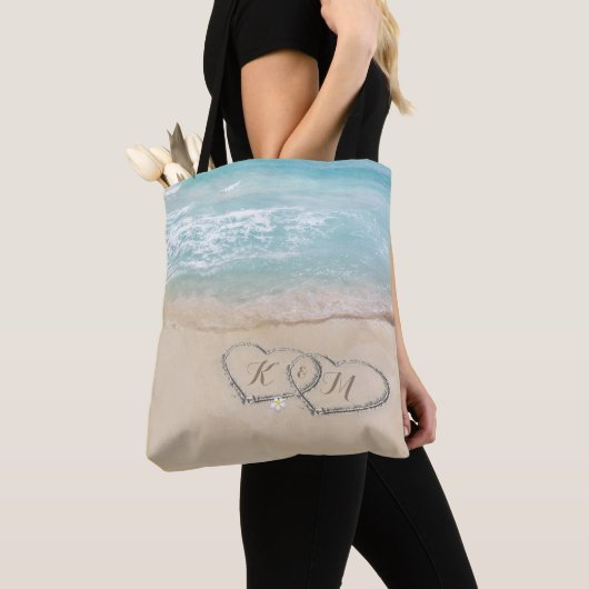 Herzen im Sand | Monogramm Paar Strand Tasche (Von Nahem)