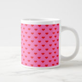 Herzen im Überfluss, rote Herzen auf Rosa, Jumbo-Tasse (Rechts)