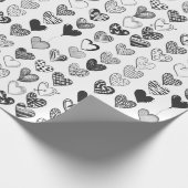 Herzen in Schwarz-Weiß Geschenkpapier (Ecke)