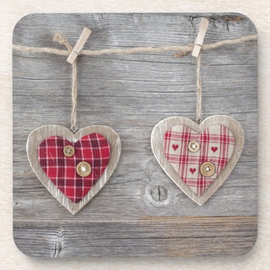 Herzen über einer hölzernen Tabelle Getränkeuntersetzer (Vorderseite)