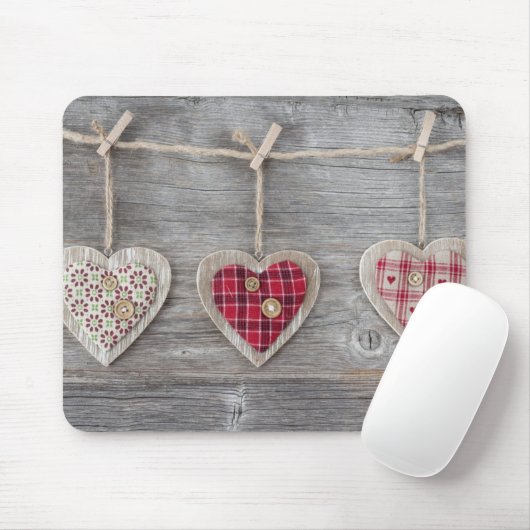 Herzen über einer hölzernen Tabelle Mousepad (Mit Mouse)