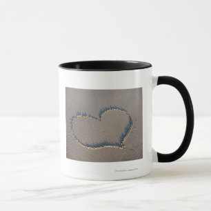 Herzform gezeichnet im Sand Tasse