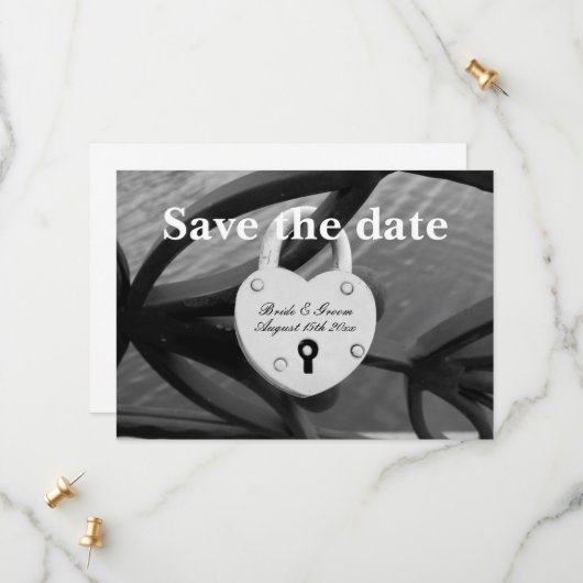 Herzform Padlock auf Zaun Foto Hochzeit Save The Date (Vorderseite/Rückseite Beispiel)