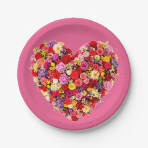 Herzförmige Blumen-Valentinstag-Liebesanordnung Pappteller