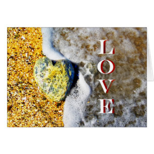 Herzförmige Liebe Kiesel am Strand