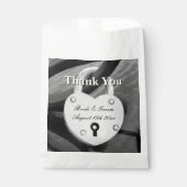 Herzförmige Liebe mit Schlüsselloch Hochzeit Geschenktütchen (Vorderseite)