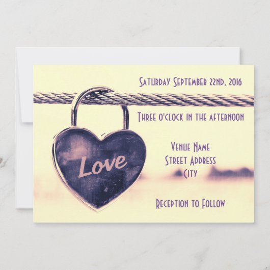 Herzförmige Liebe Padlock-Hochzeit Einladung (Rückseite)