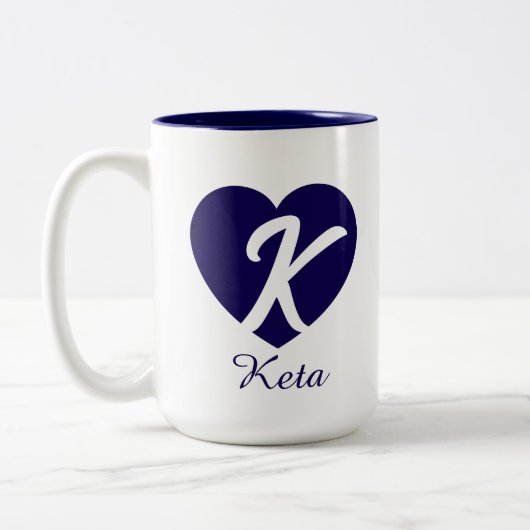 Herzförmige Tasse mit individuellem Monogramm und (Links)