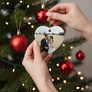 Herzförmiger Weihnachtsschmuck für das erste gemei
