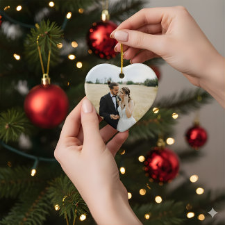 Herzförmiger Weihnachtsschmuck für das erste gemei