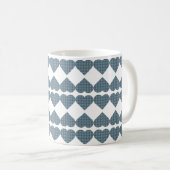 Herzförmiges Karo Blau Grau Kaffeetasse (VorderseiteRechts)