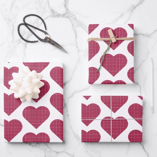 Herzförmiges Karo Rot Pink Geschenkpapier Set (Vorderseite)