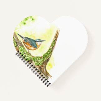 Herzförmiges Notebook mit Watercolor Nuthatch Notizblock