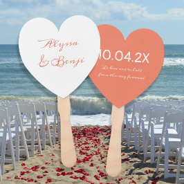 Herzgeformter Hochzeitslüfter haben und halten Fächer